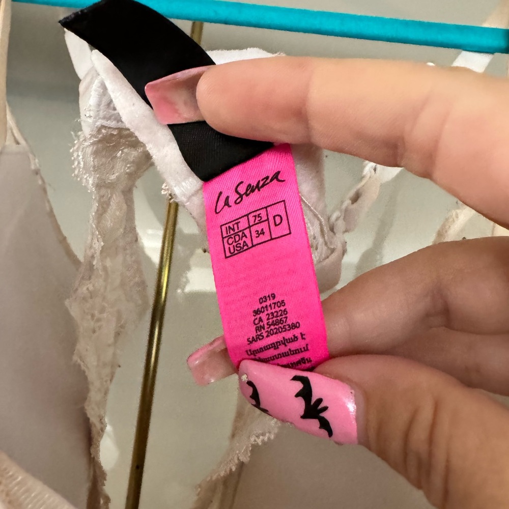 34D La Senza Extra Padding - Picture 2 of 3